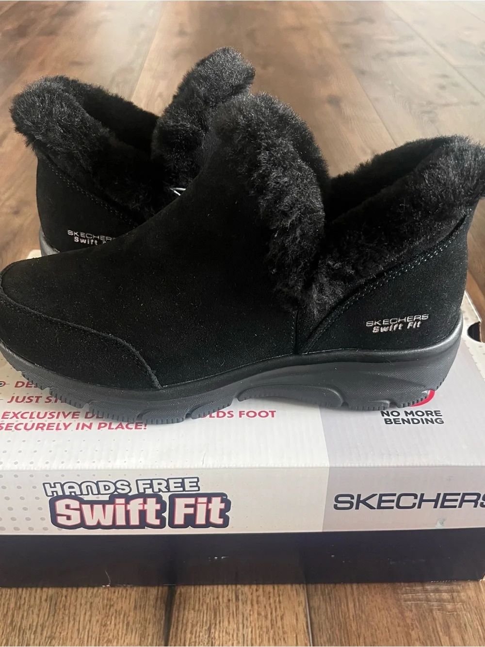 Skechers Women's Swift Fit Hands Free Black Slip-On Boot Size 8 New